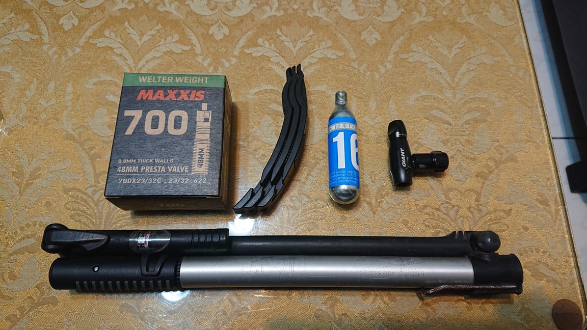 公路車爆胎維修工具, 自行車維修工具