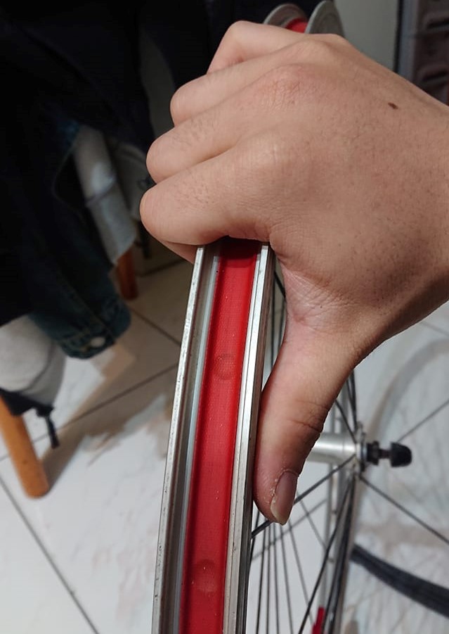 自行車爆胎怎麼處理