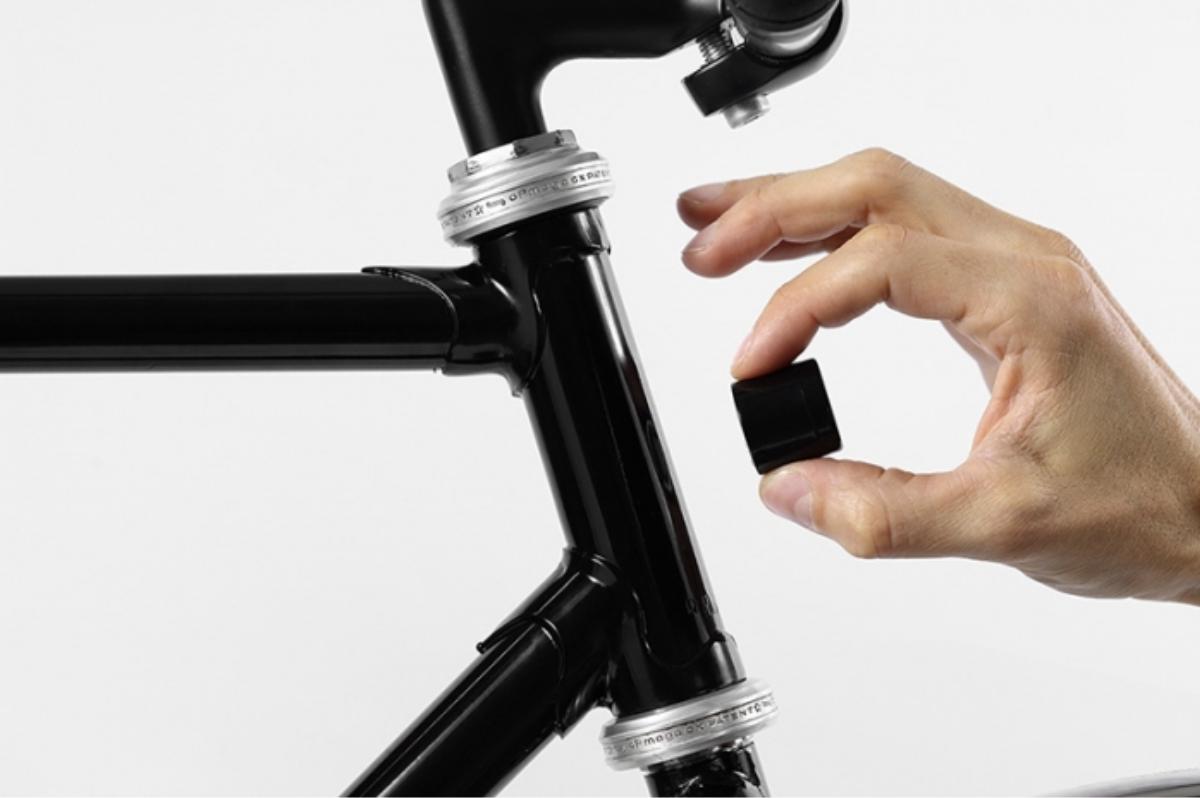 Magnetic bike light