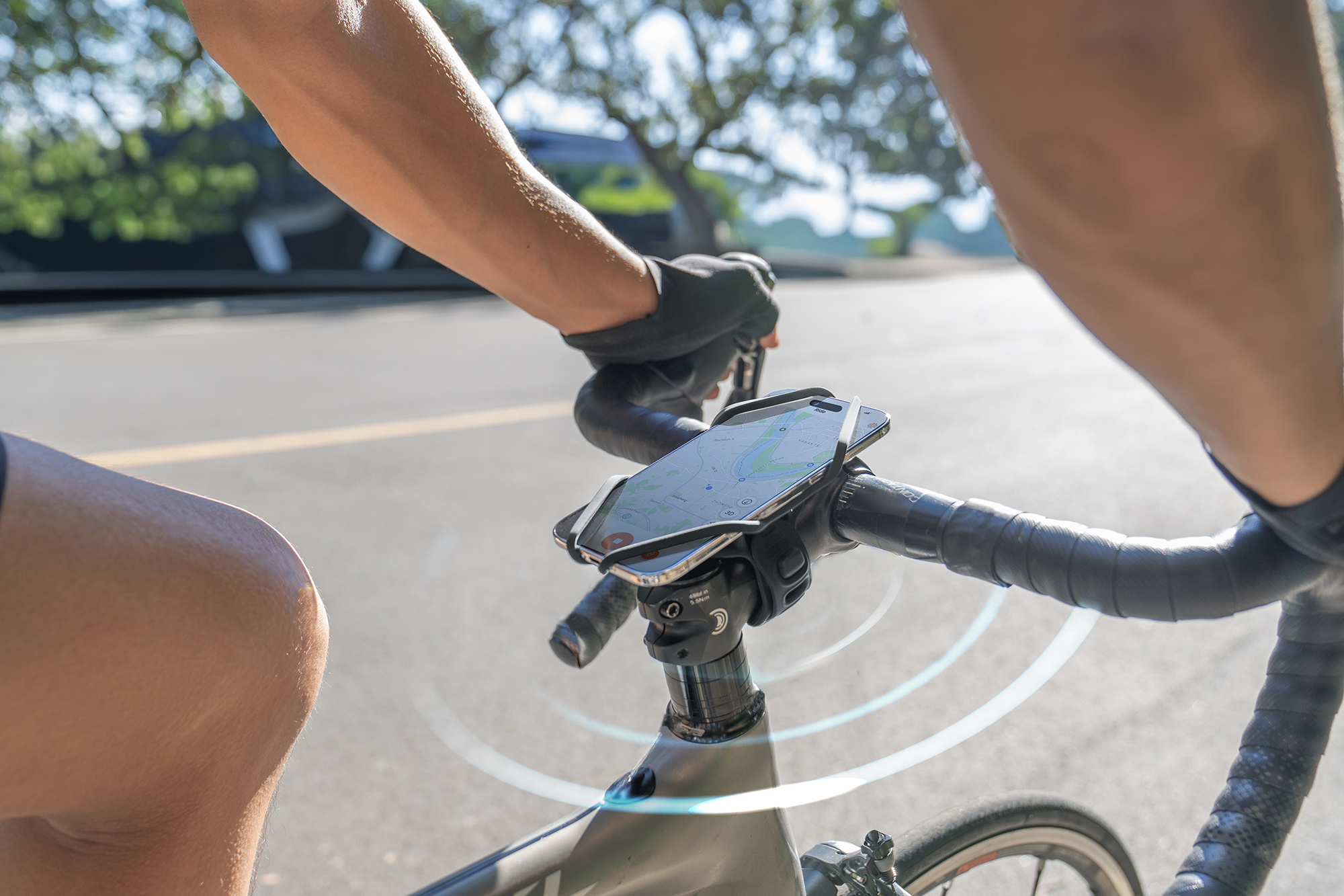 林道を飛び越え、島を縦断する：Boneがあなたのスマホに