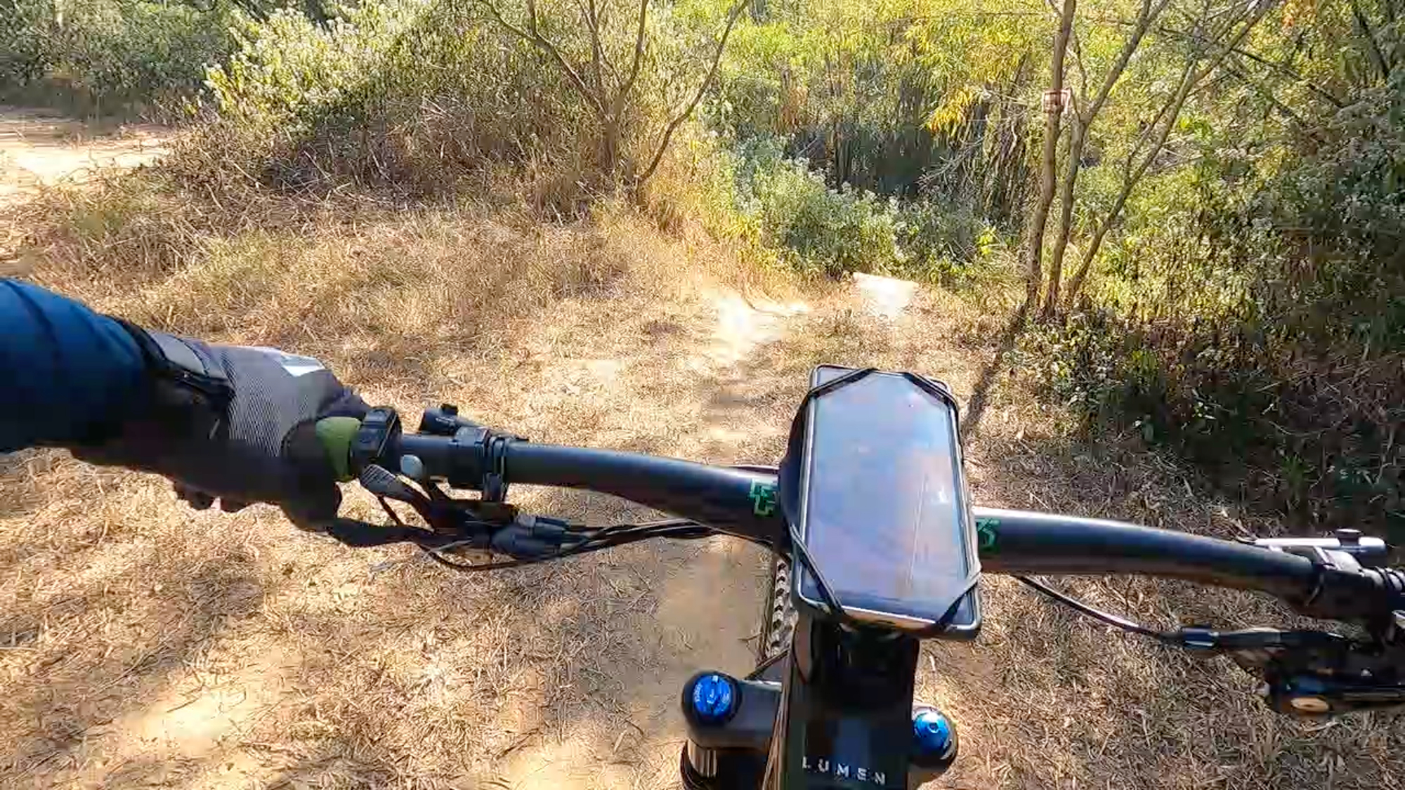 Flying Over Trails, Crossing the Island: Bone Equips Your Phone with a 